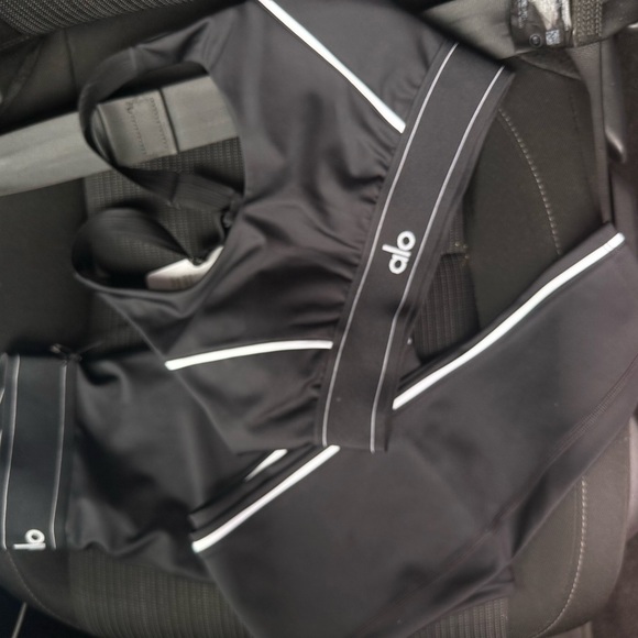 ALO Yoga Black and White Activewear Set - Picture 1 of 1